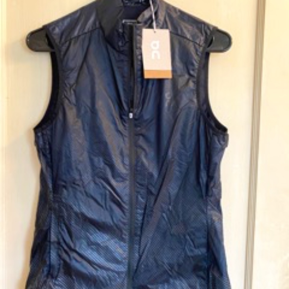 ON Running Weather Vest Lumos